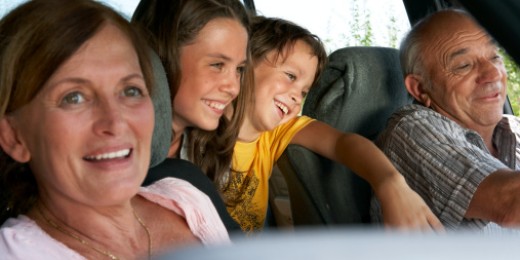 Comment réagir quand les grands-parents se disputent les faveurs familiales