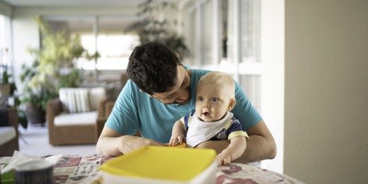 Petit à petit, le bébé peut anticiper et patienter un peu