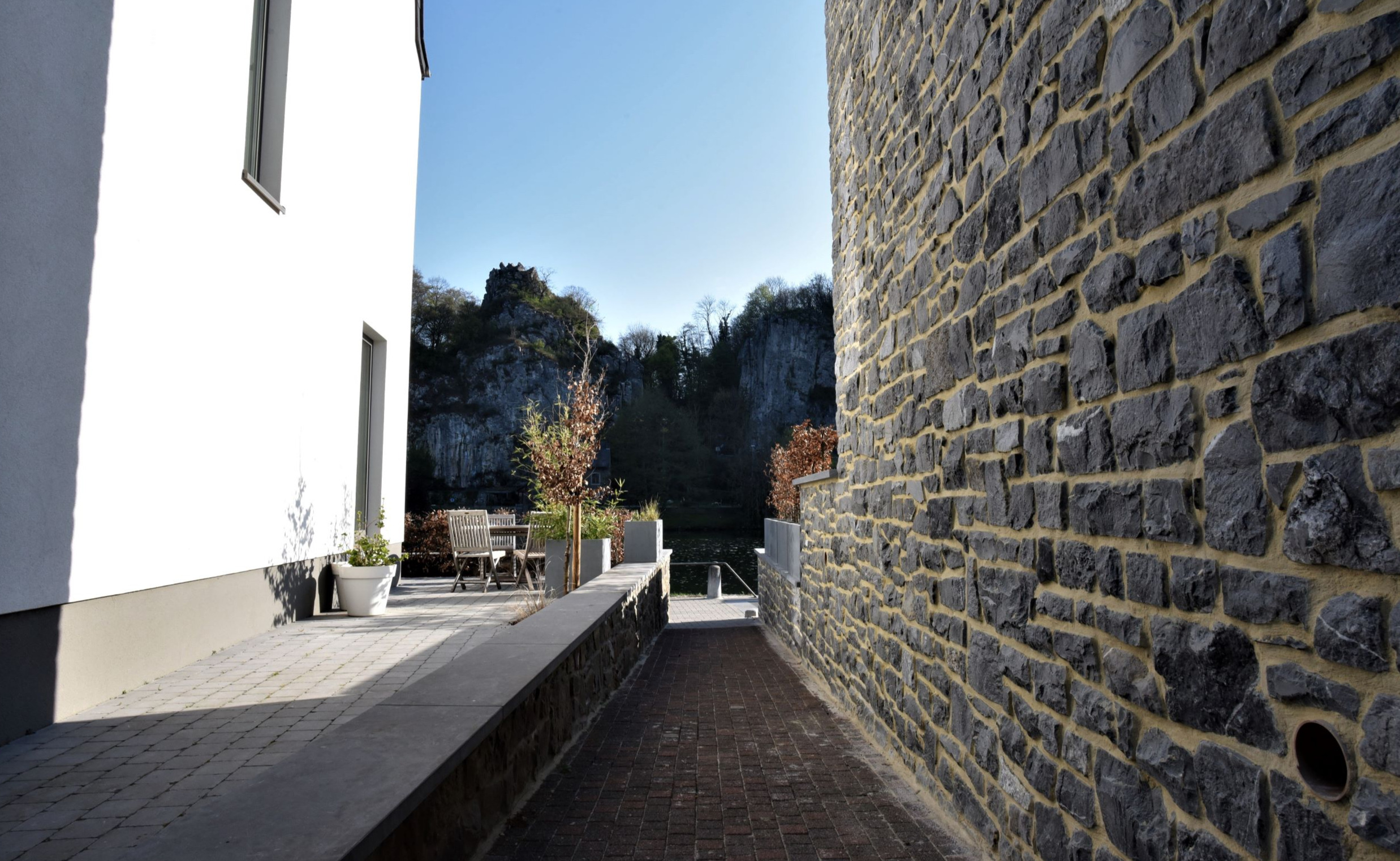 Profondeville, les petites ruelles qui donnent sur la Meuse