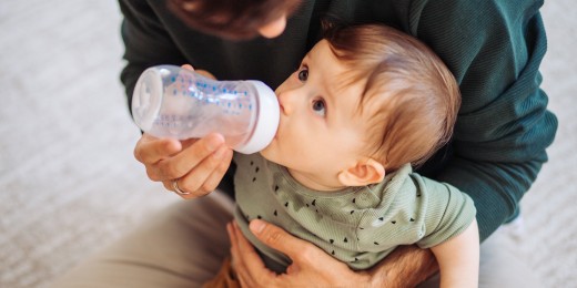 En fonction de l'âge de son enfant, un lait peut être adapté ou pas à ses besoins