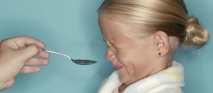 Des astuces pour vous faciliter la tâche au moment de donner un médicament à son enfant