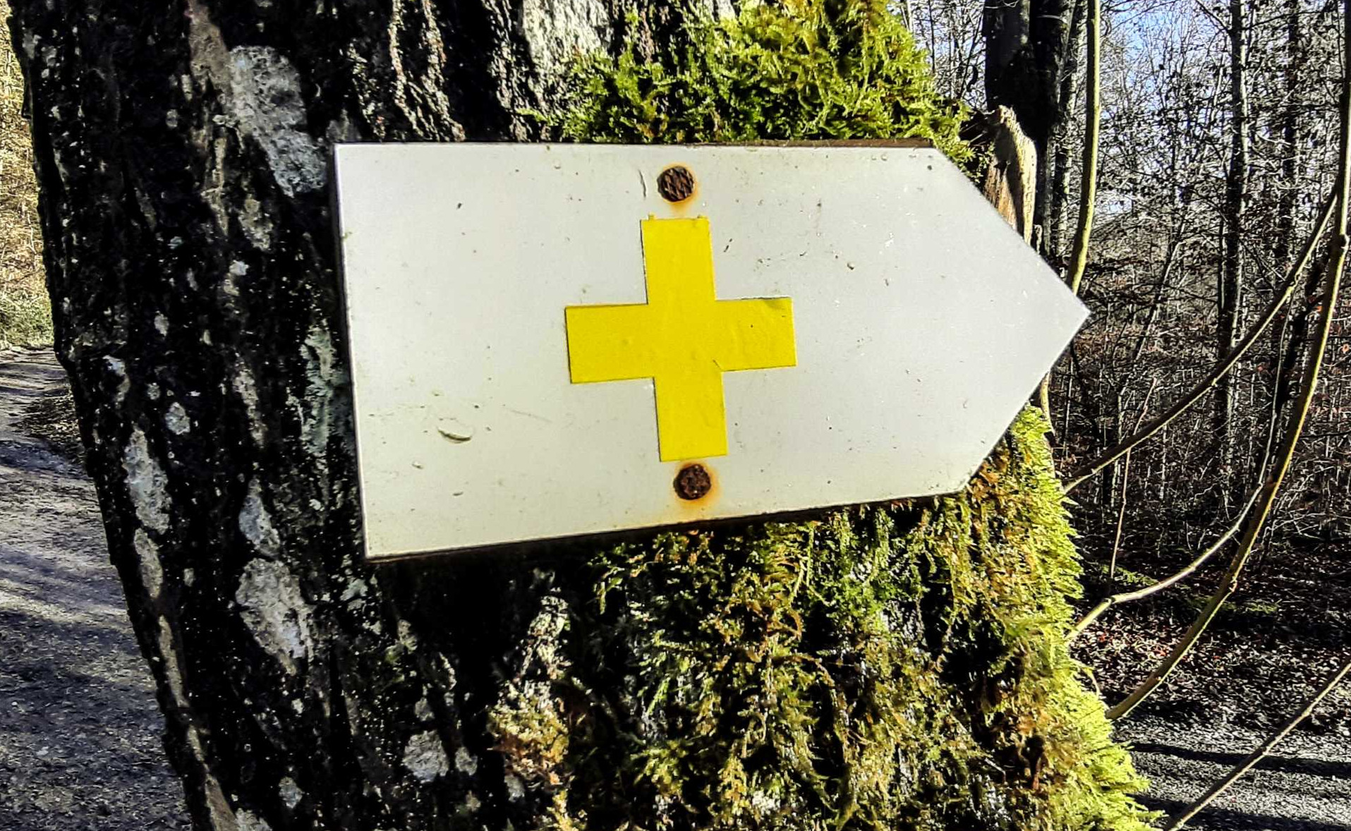 Belvaux : suivez la croix jaune