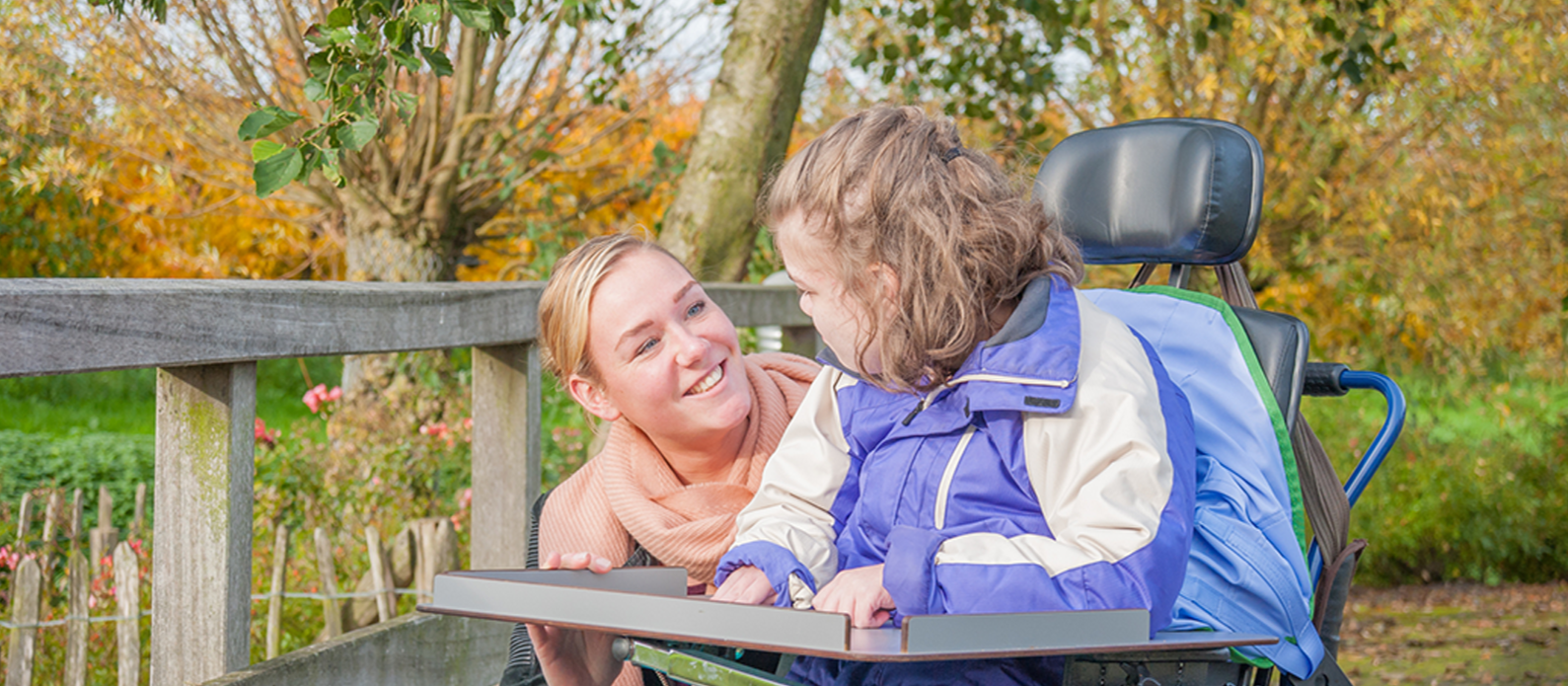 le service Extrasitting met en relation des familles qui ont un enfant en situation de handicap avec des extrasitters – des volontaires sélectionné·es et sensibilisé·es aux spécificités de ces gardes particulières