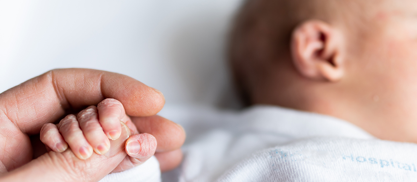 En 2021, l’Espagne est devenue le premier pays d’Europe à disposer d’un congé de naissance identique pour tous les parents