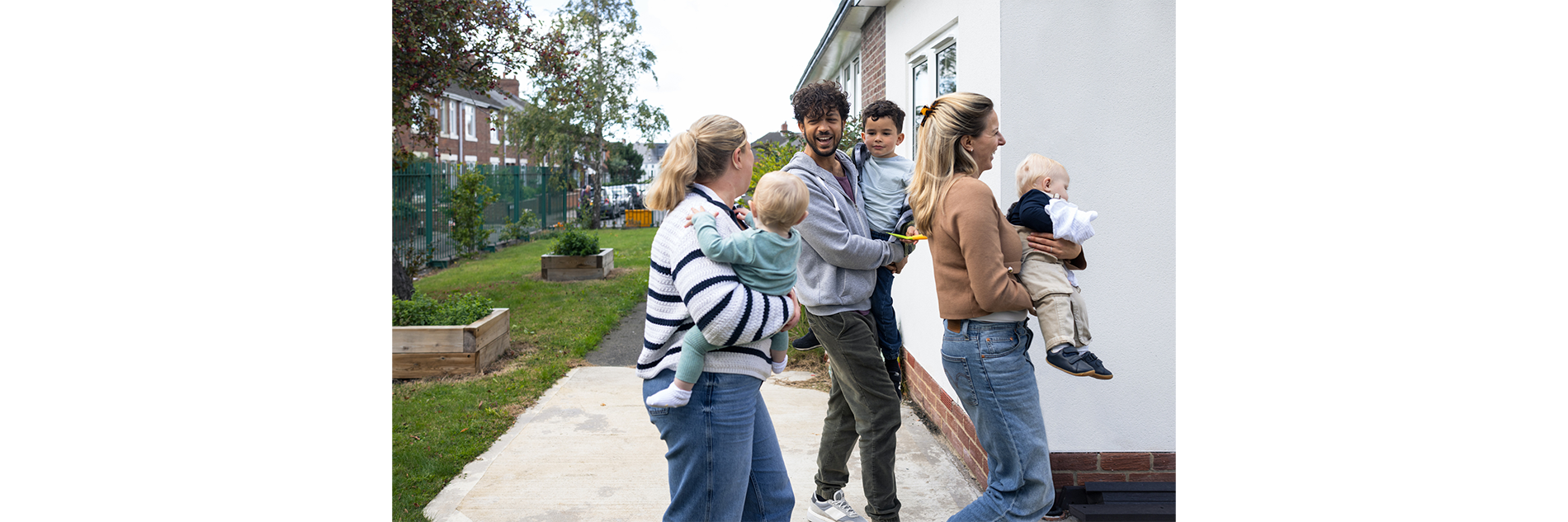 Communauté de familles partageant des moments en plein air