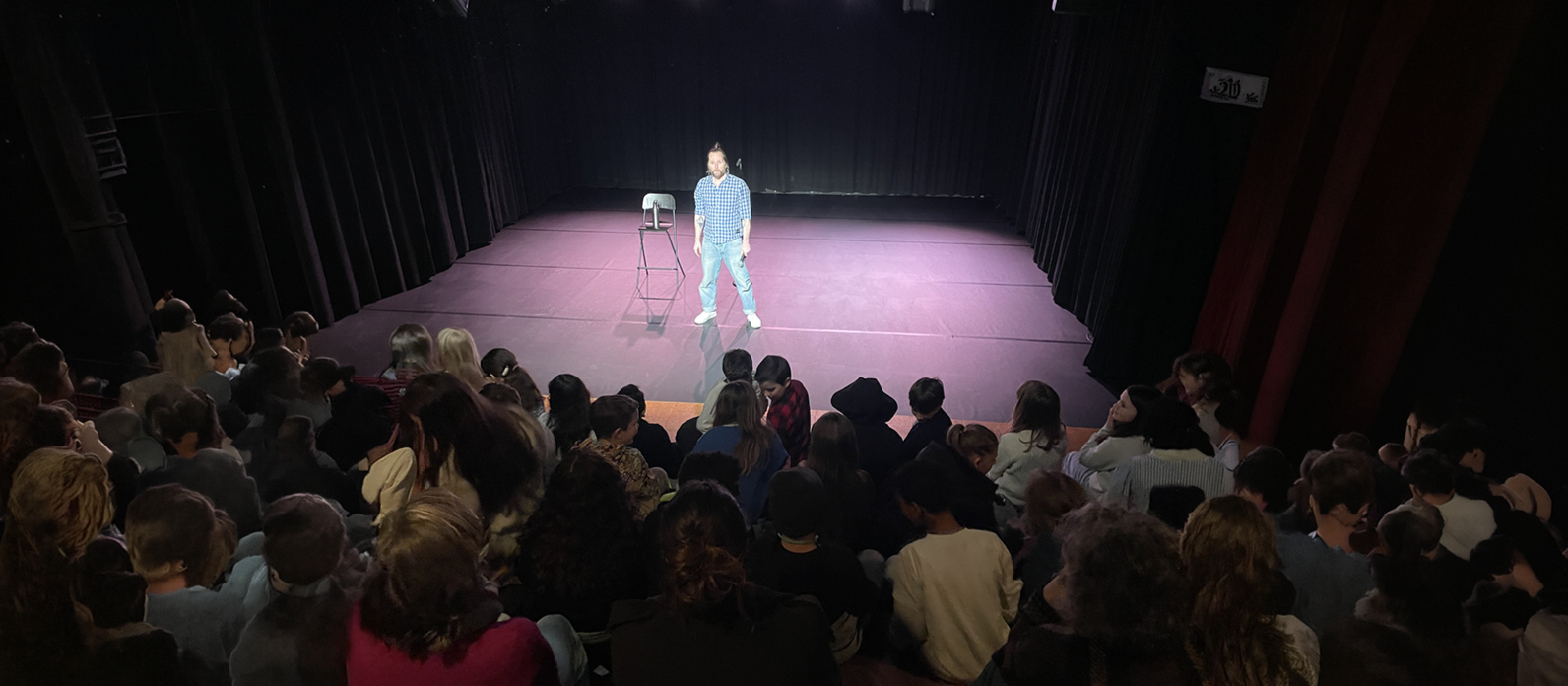 Le Québécois le plus connu de Belgique, Dan Gagnon, sur scène avec un nouveau concept : le stand up pour enfants