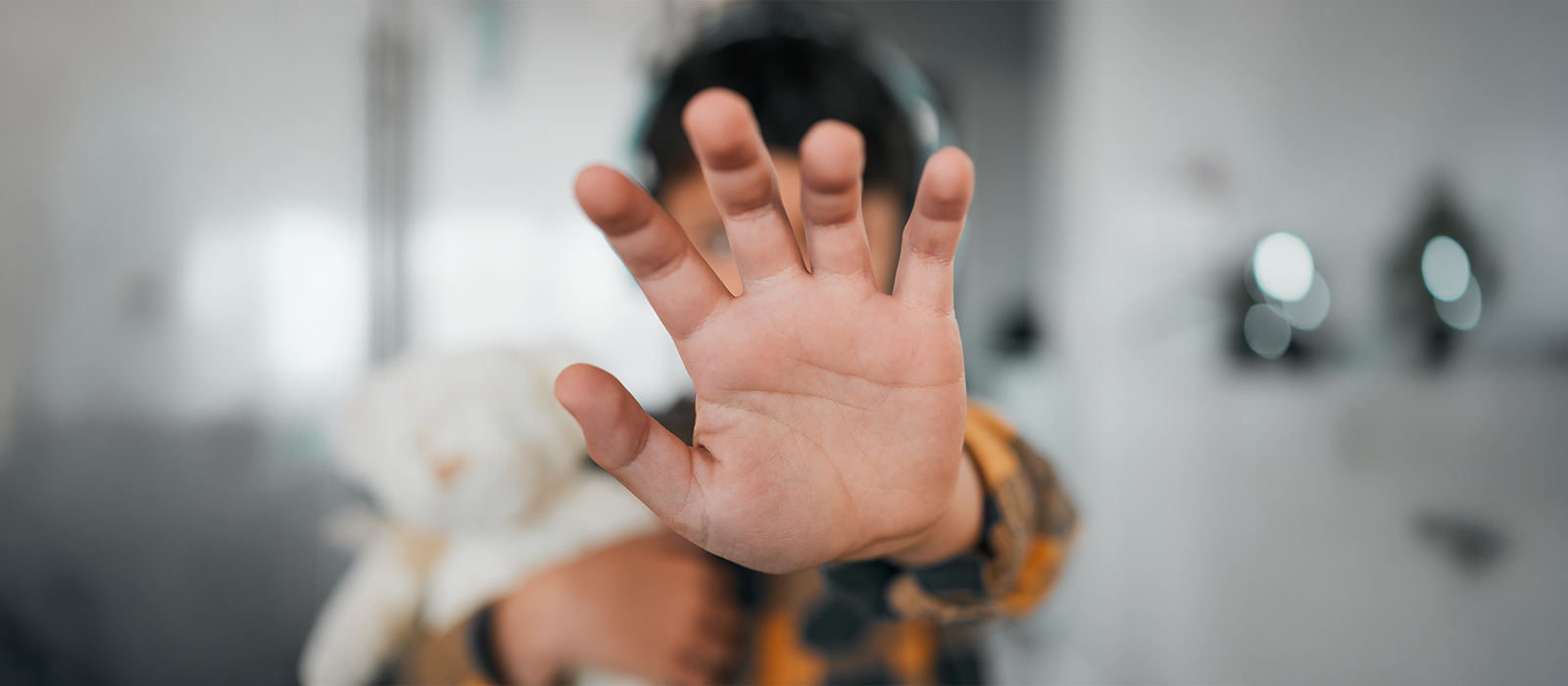 Les VEO peuvent être définies comme physiques, psychologiques ou verbales. «&nbsp;Éducatives&nbsp;», parce qu’employées pour se faire obéir et « ordinaires » parce que souvent quotidienne